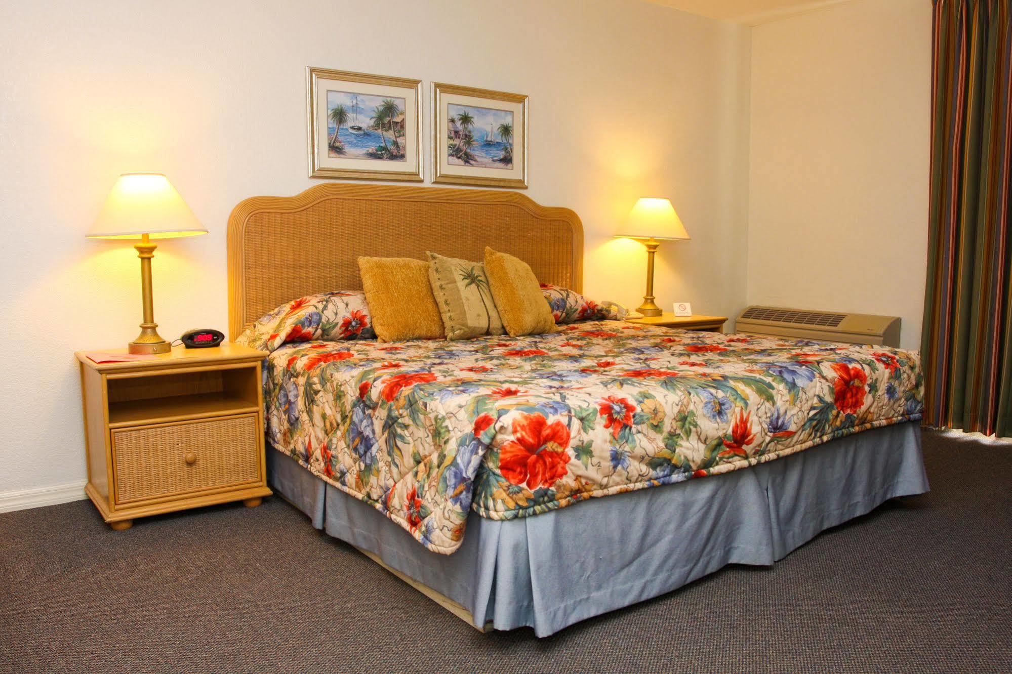 Castaways Resort And Suites Freeport Eksteriør billede