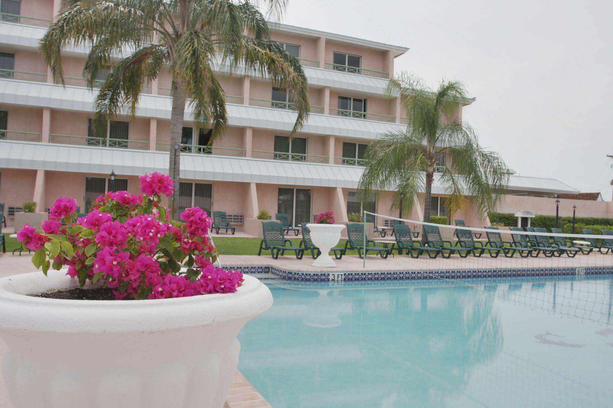 Castaways Resort And Suites Freeport Eksteriør billede
