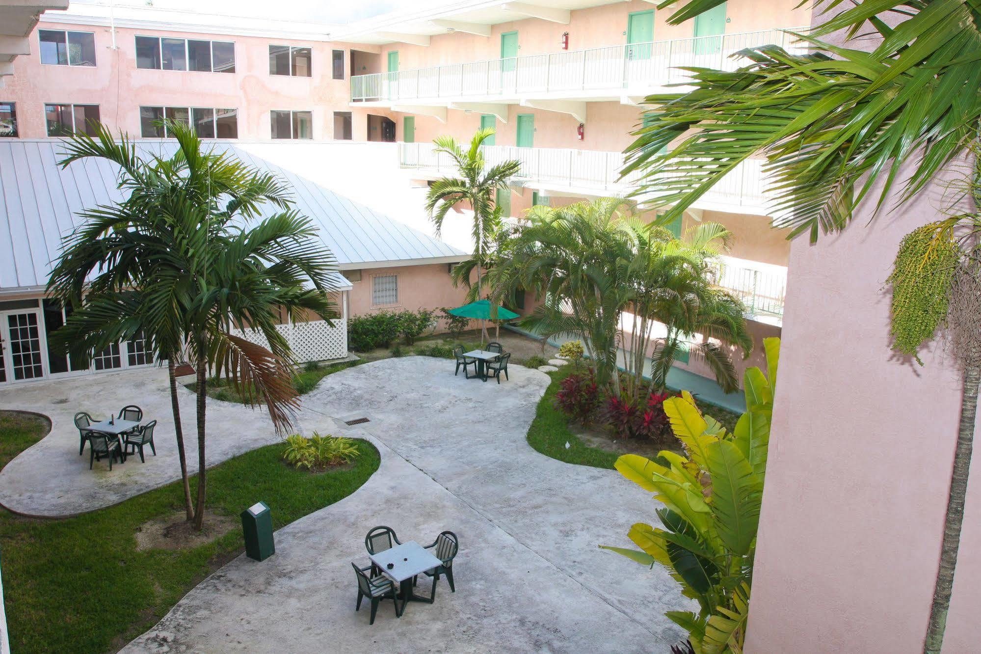 Castaways Resort And Suites Freeport Eksteriør billede