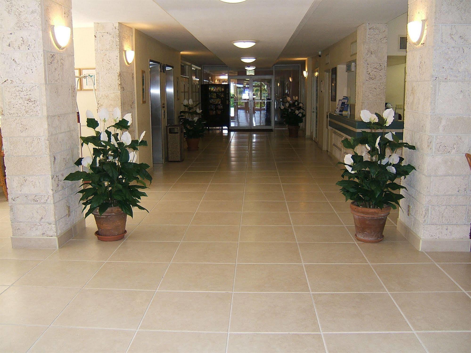 Castaways Resort And Suites Freeport Eksteriør billede